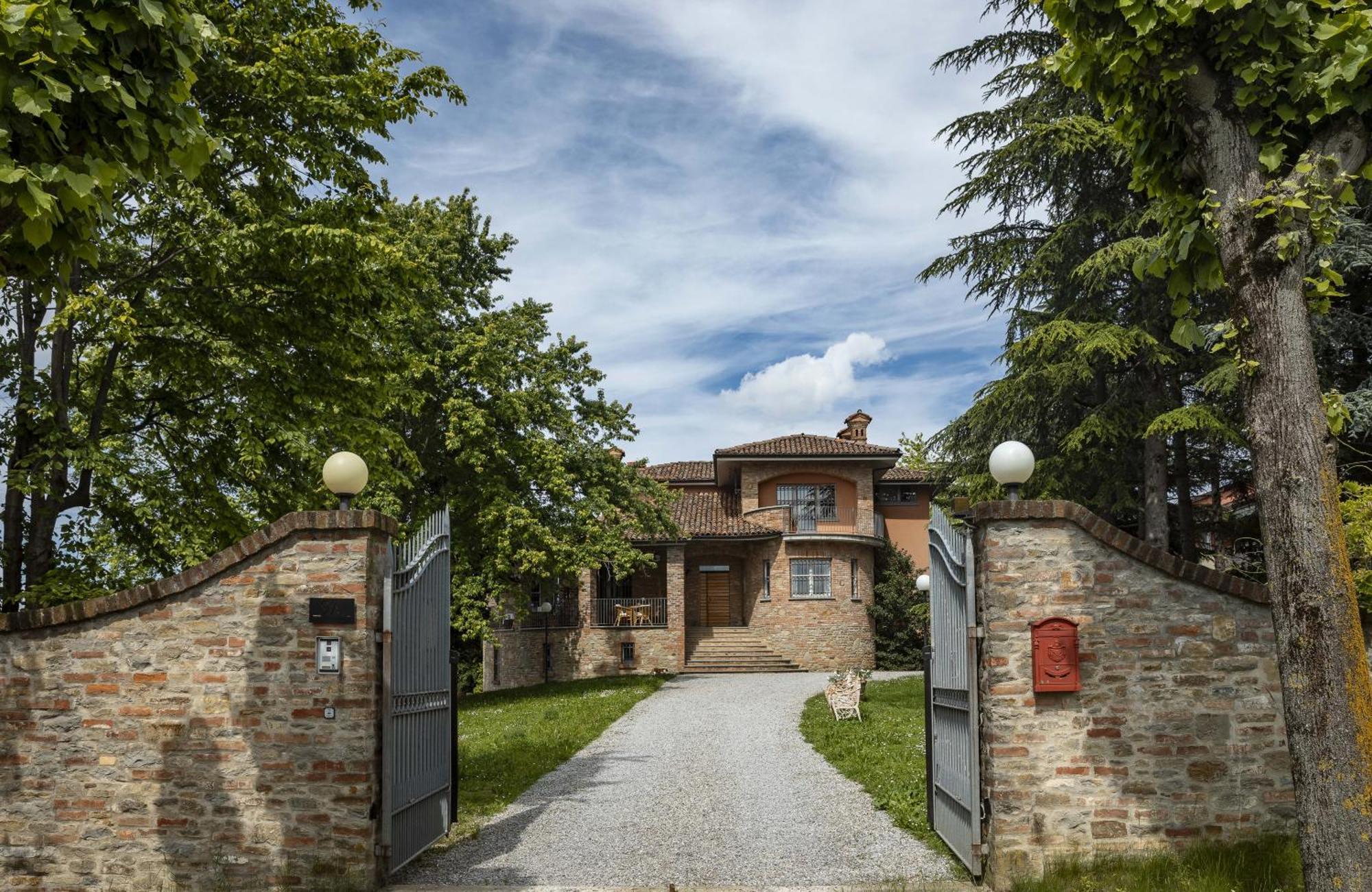 Villa Moglietta Host In Langhe Albaretto della Torre Extérieur photo